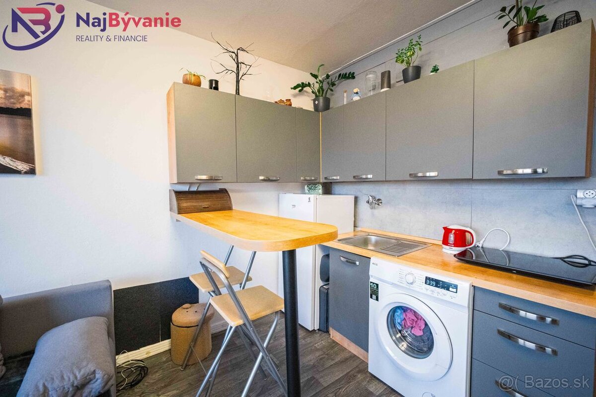 PREDAJ - Garsónka 21 m2 na sídlisku Roveň - 3