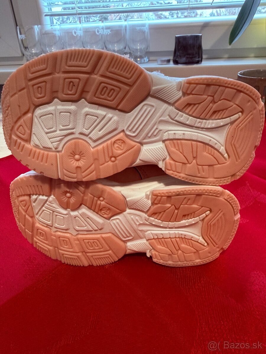 Dievcenske topanky - 3