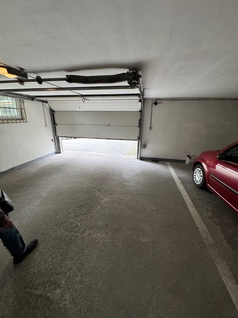 Veľký 3-izbový byt (pôvodne 4-izb.) s parkingom, BA I - 3