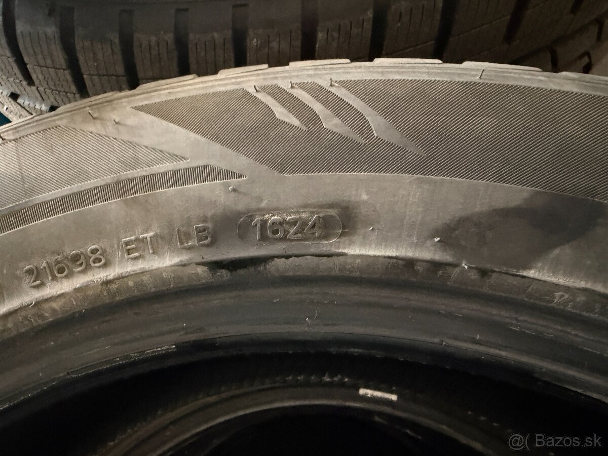 Laufen 235/55 R19 - 3