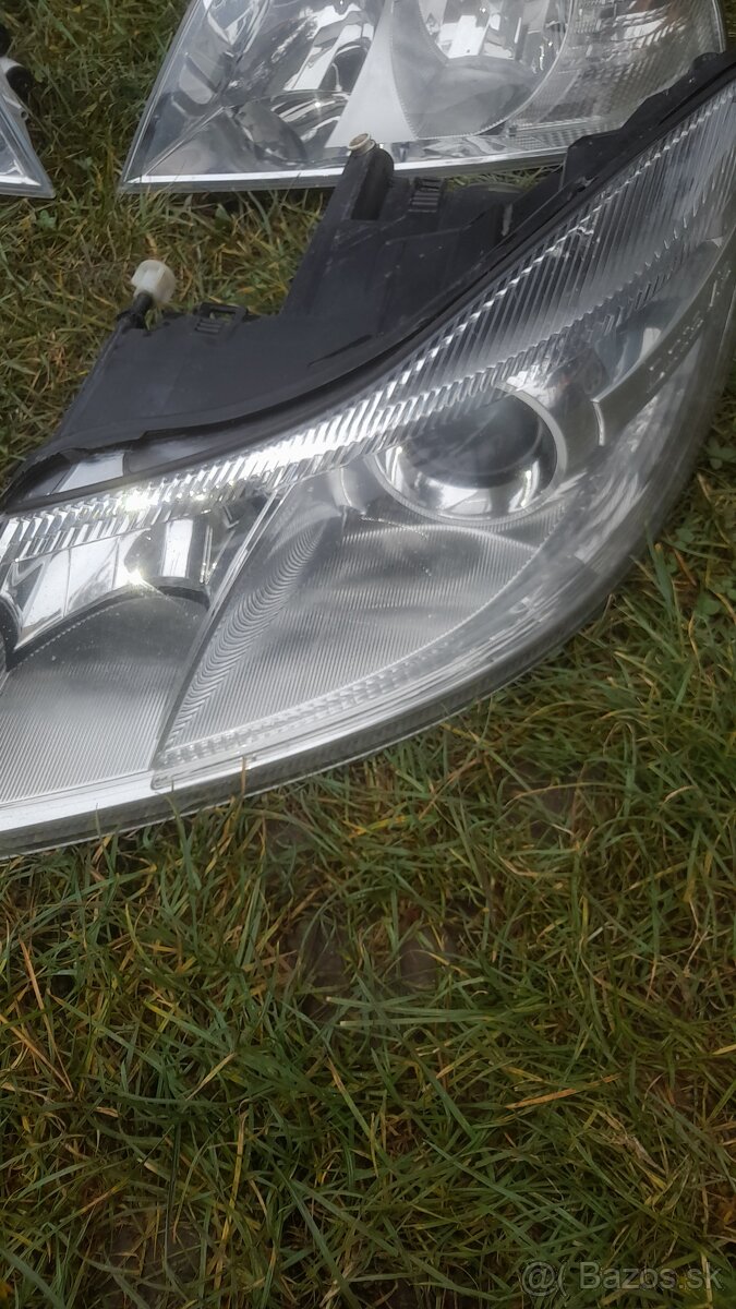 Predne svetla pre Škodu OCtavia 2 - 3