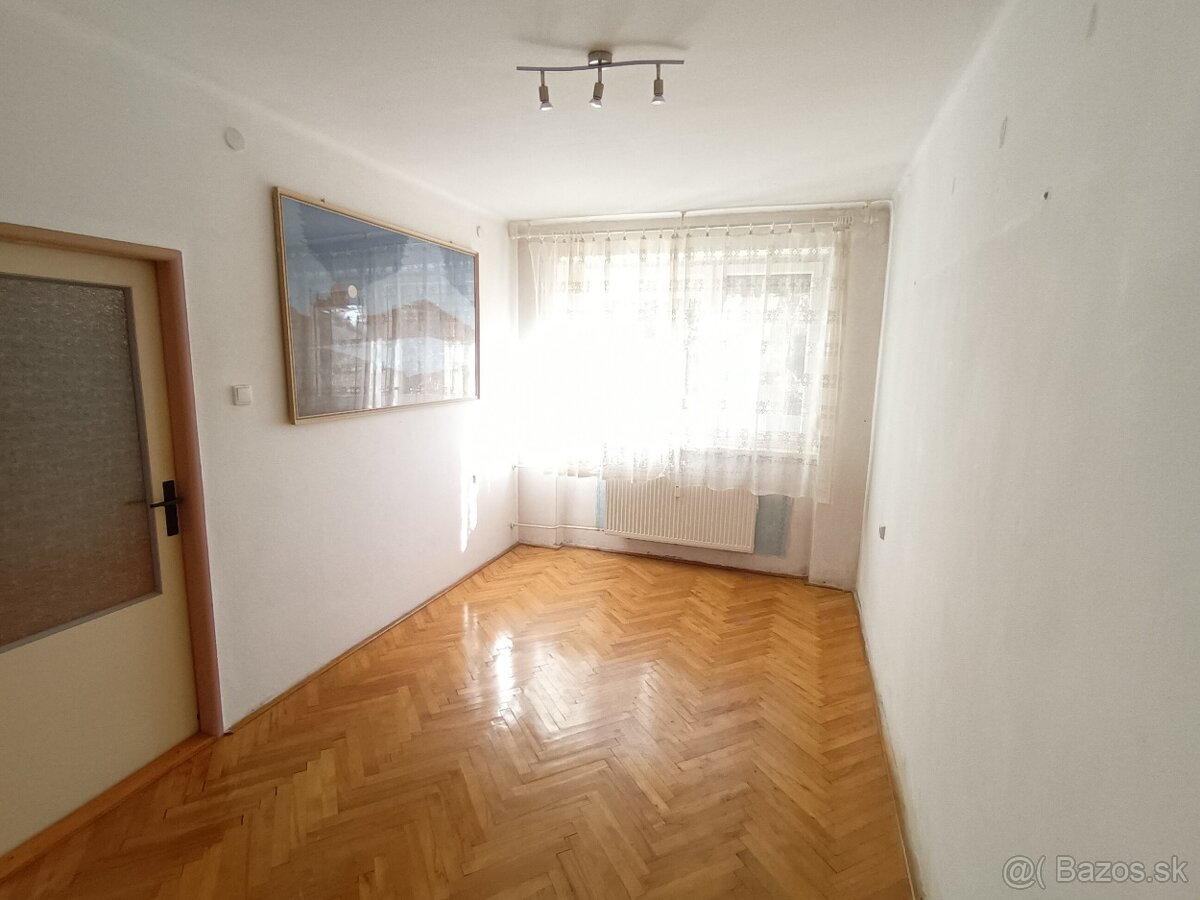 Na predaj: 3-izbový tehlový byt – Komárno - 3