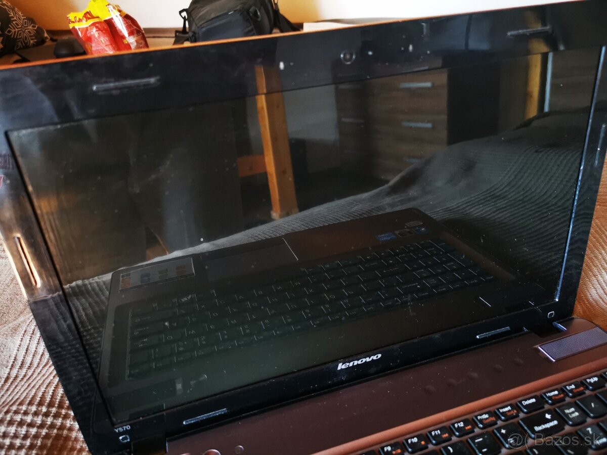 Lenovo IdeaPad Y570 - 3
