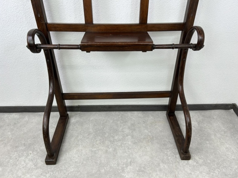 Vešiaková stena THONET - 3