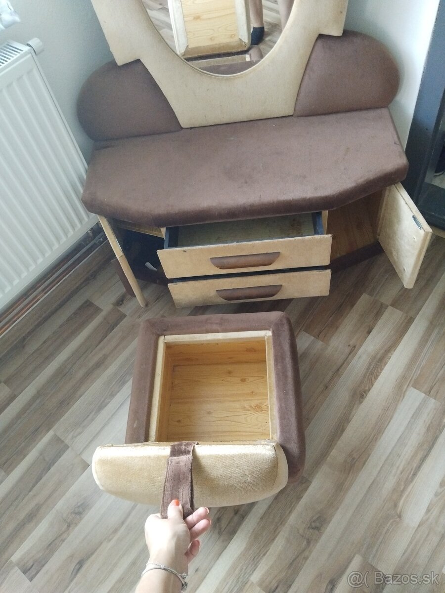 Kozmetický stolik z karimarkou - 3