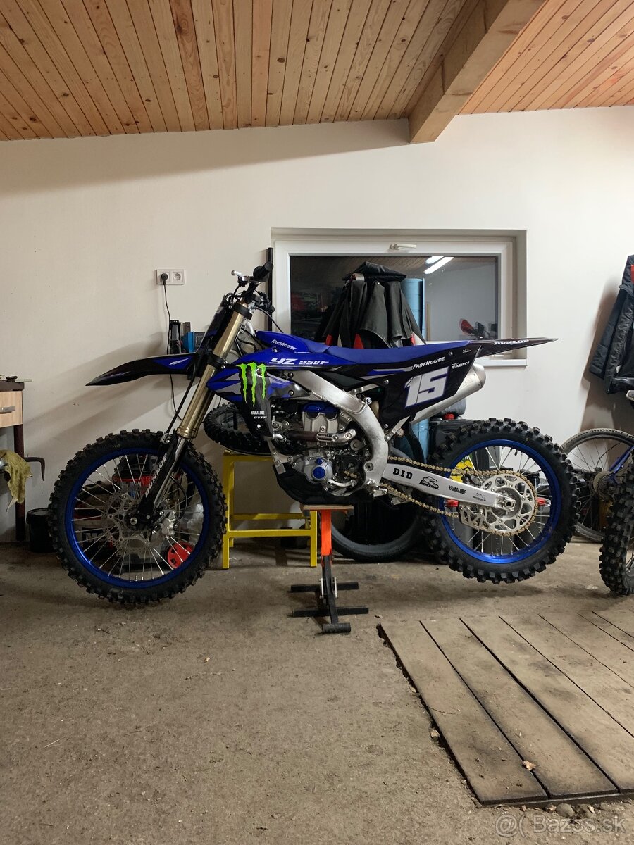 YAMAHA YZF 250 2025