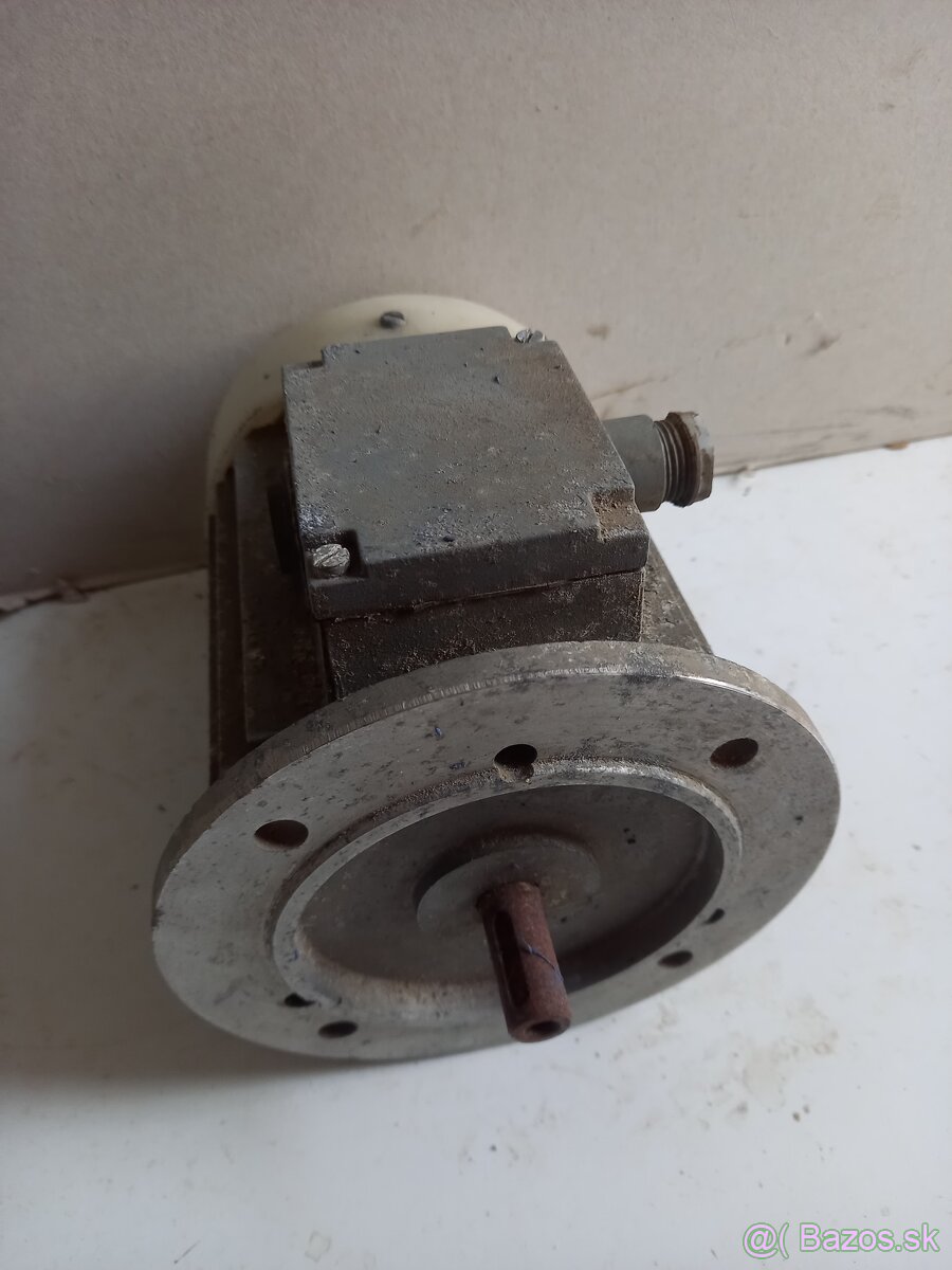 Elektromotor 0,37kw,1385 ot/min - 3