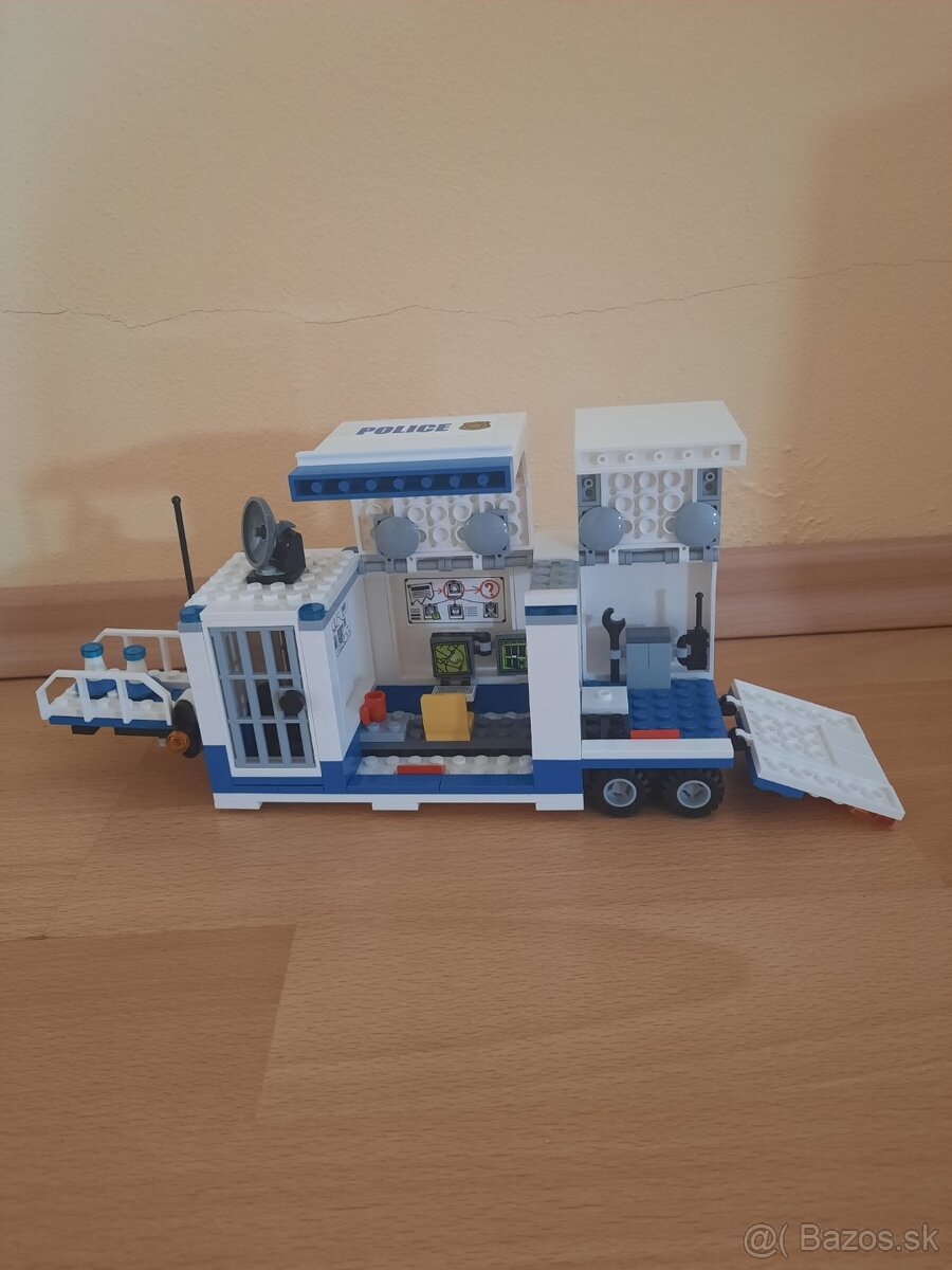 Lego City 60139 - Mobile Command Center - 3