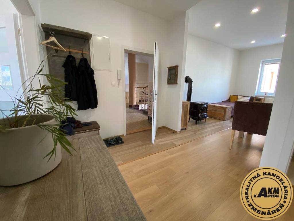 Honosný 3 izbový 95m2 byt v srdci mesta Zvolen na PRENÁJOM - 3
