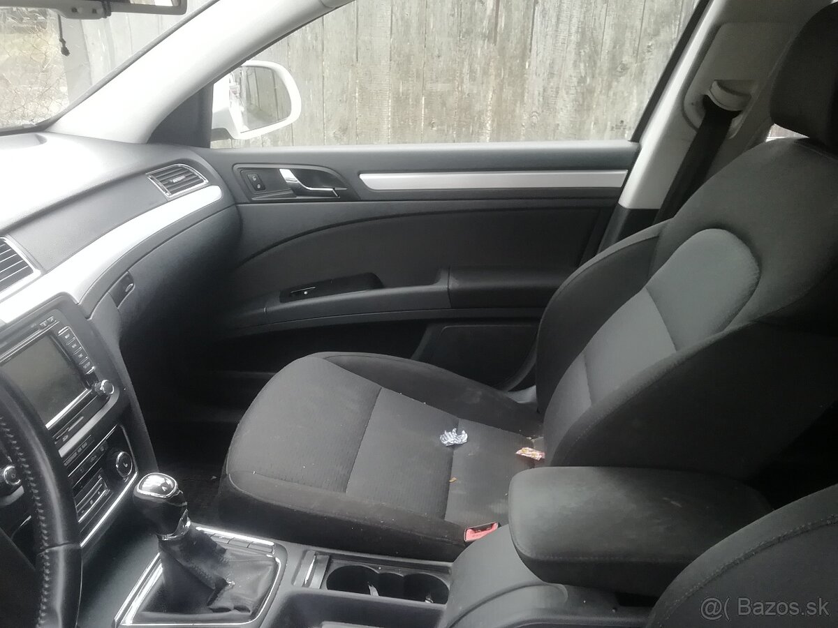 Rozpredám škoda superb 2 sedan 2,0 tdi 125 kW biele - 3