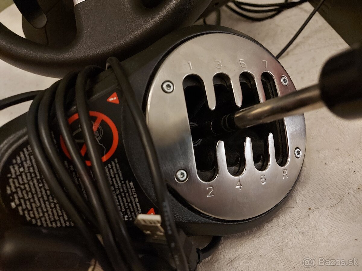 Thrustmaster TMX PRO volant + pedále a riadiaca páka - 3