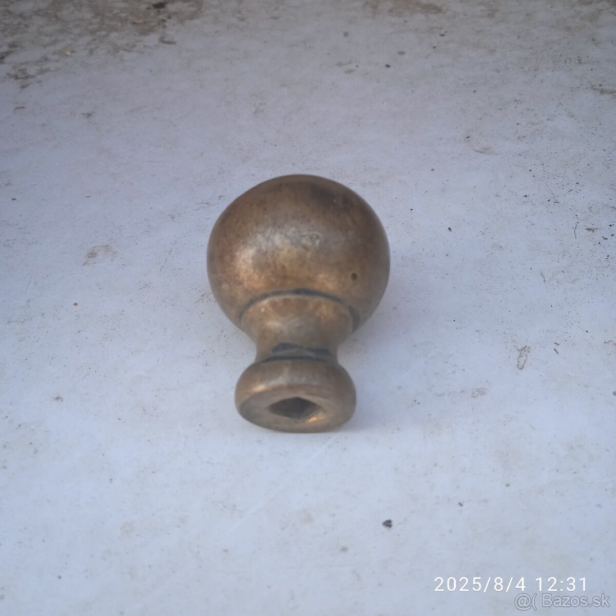 Predám budík na baterku za 10€ a mosadznú guľu za 10€€ - 3