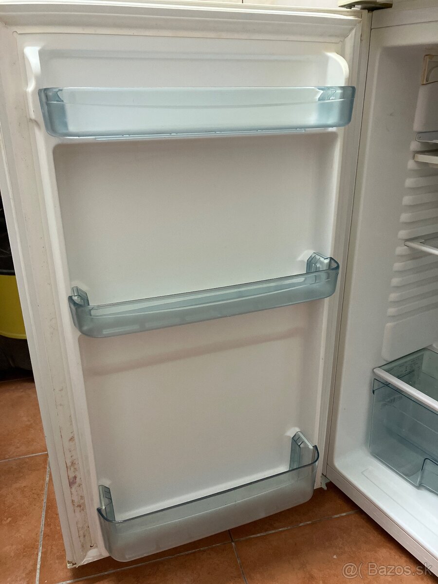 Malá chladnička s mrazákom Exquisit - 3