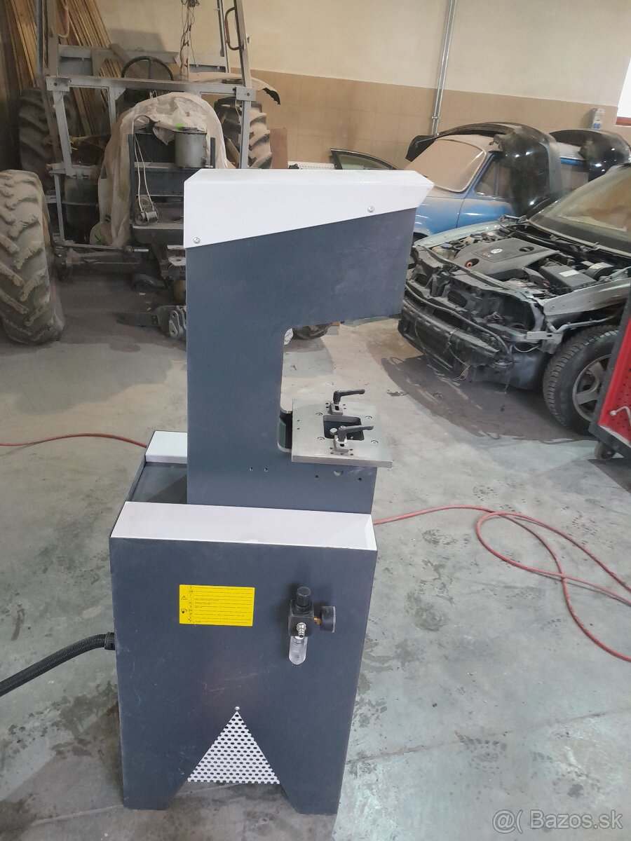 Predam vysekavací lis - 3