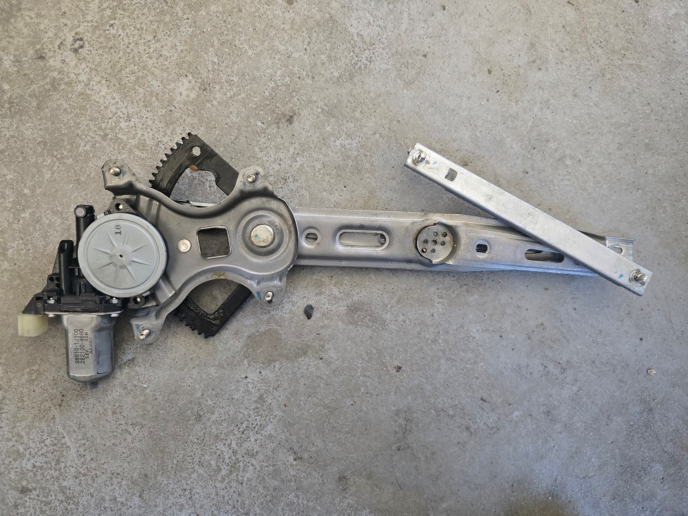 Sťahovanie okna Hyundai i20 - 3