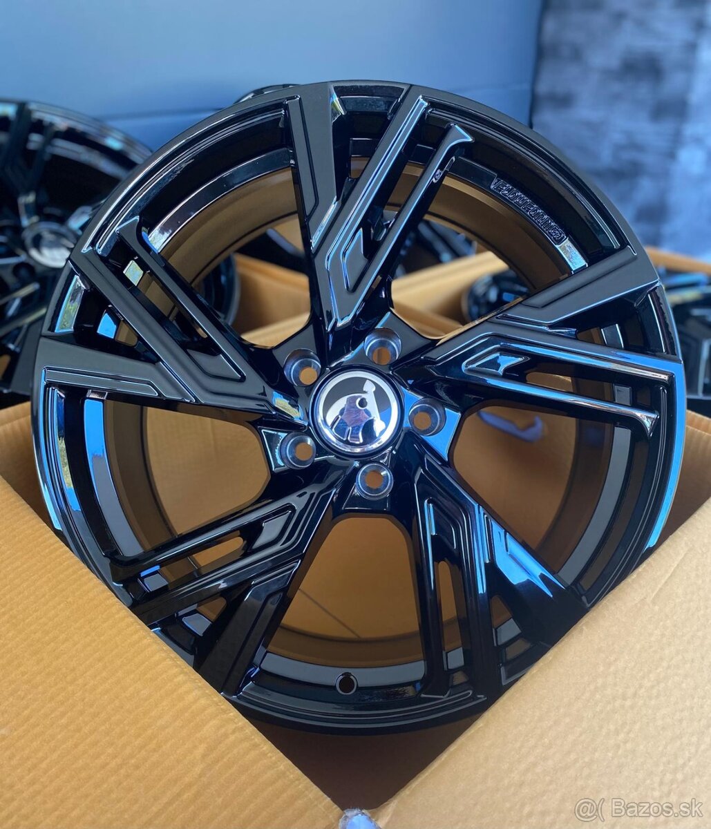 5x112 R18 MAM RS5 Black - 3