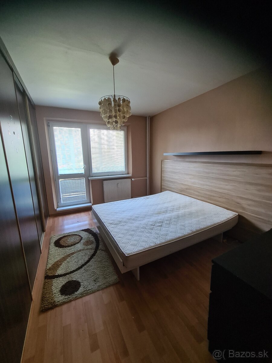 Veľký 3-izbový byt na sídlisku SNP/rezervovaný - 3