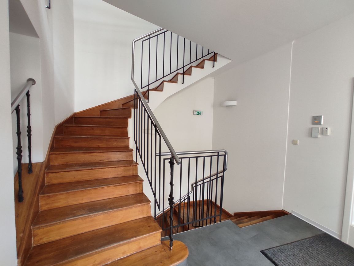 2-kancelária 44,4m2 s možnosťou parkovania v historickej bud - 3