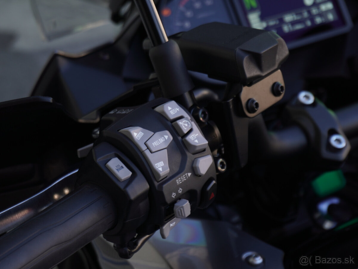 Kawasaki Versys 1100 SE - 3