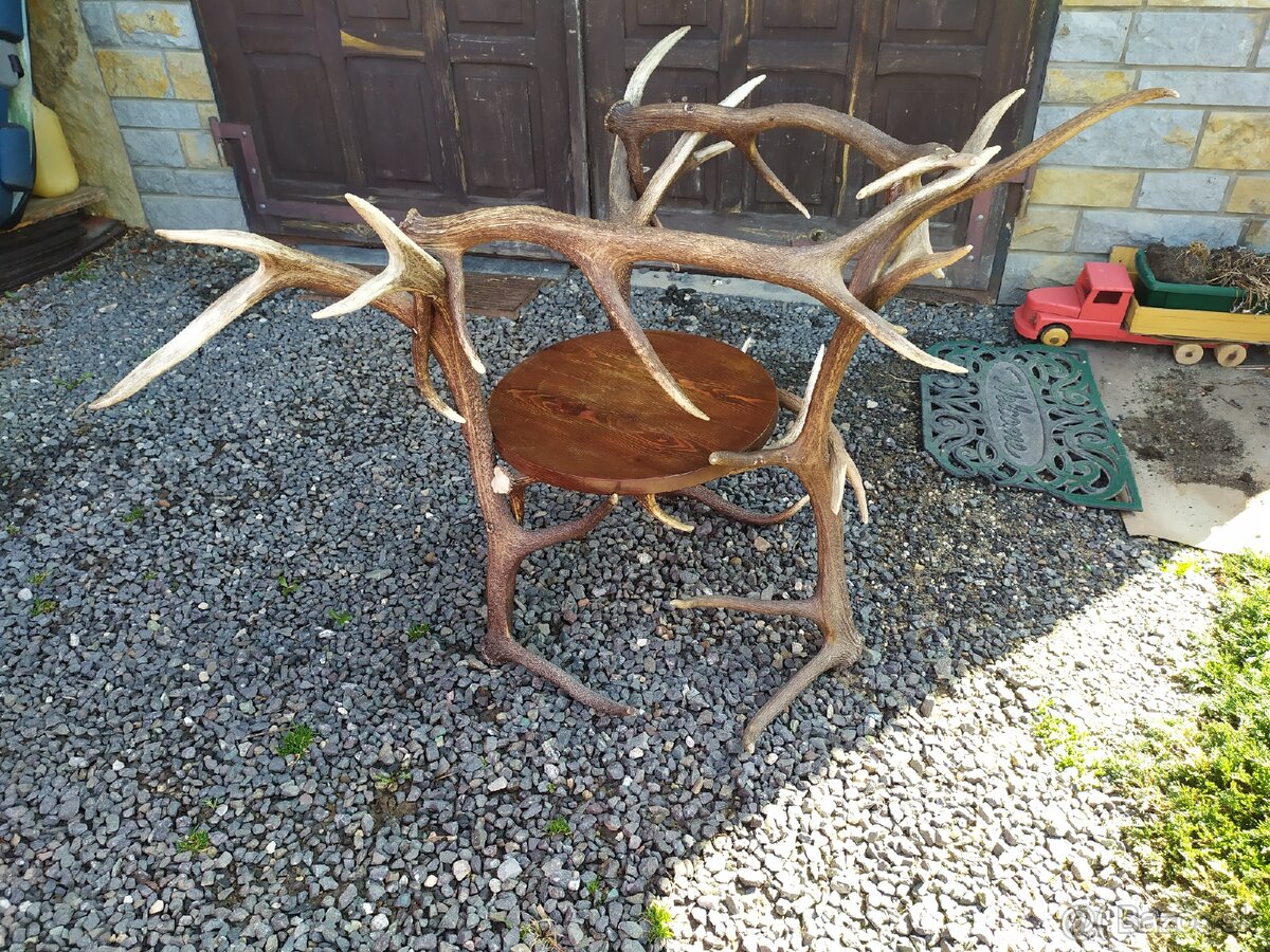 Kreslo z ťažkých parohov. - 3