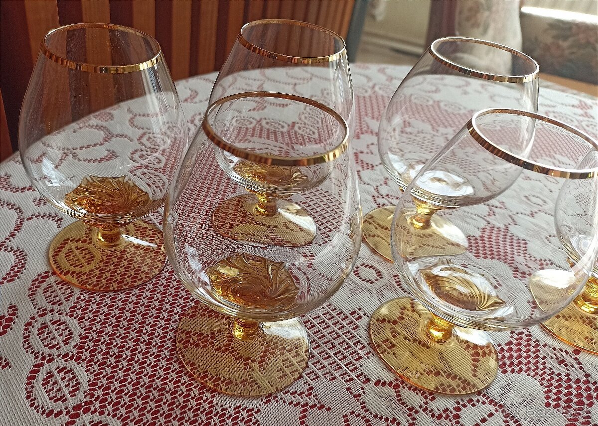 Konakové poháre na stopke - 3