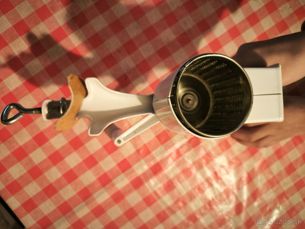 Mlynček na orechy - 3