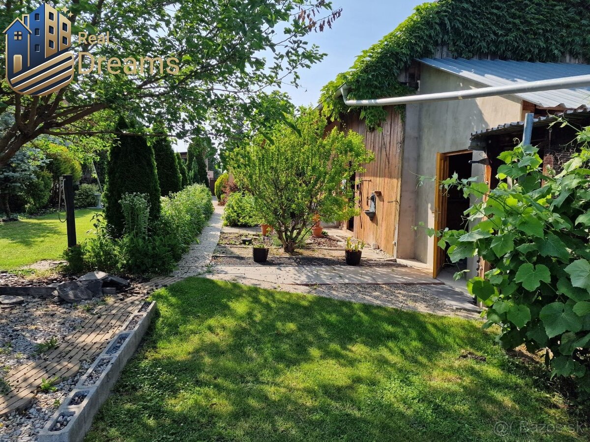 Krásny rodinný dom s rozľahlým pozemkom - 3