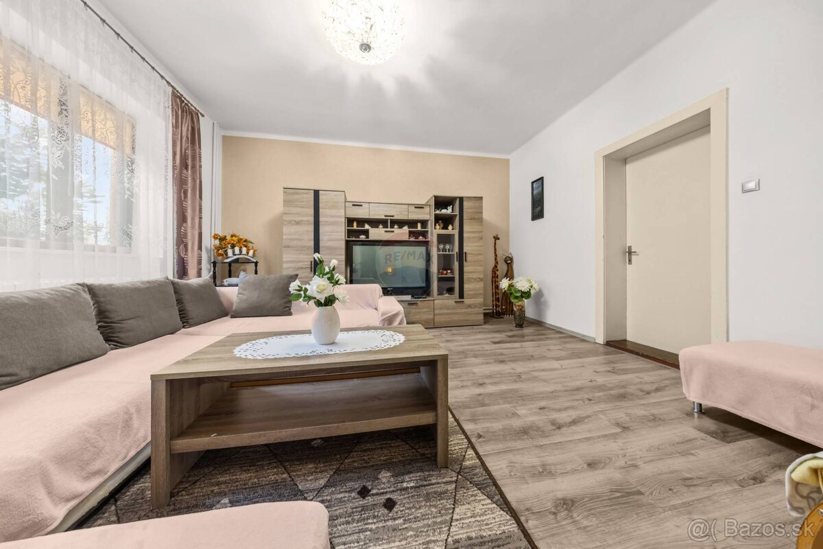 REMAX ponúka na predaj rodinný dom s dvomi bytovými jednotka - 3