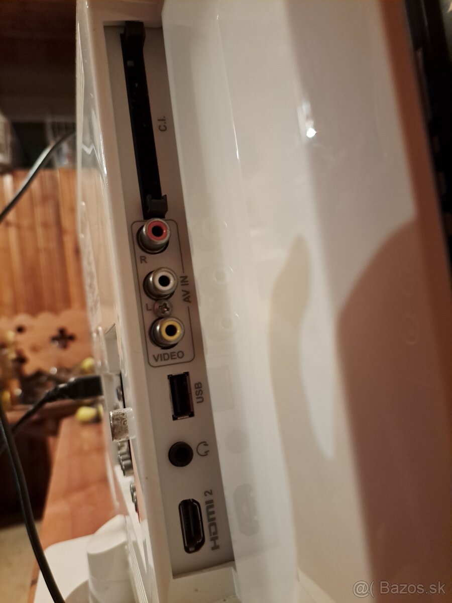 Predám malý TV Sharp - 3