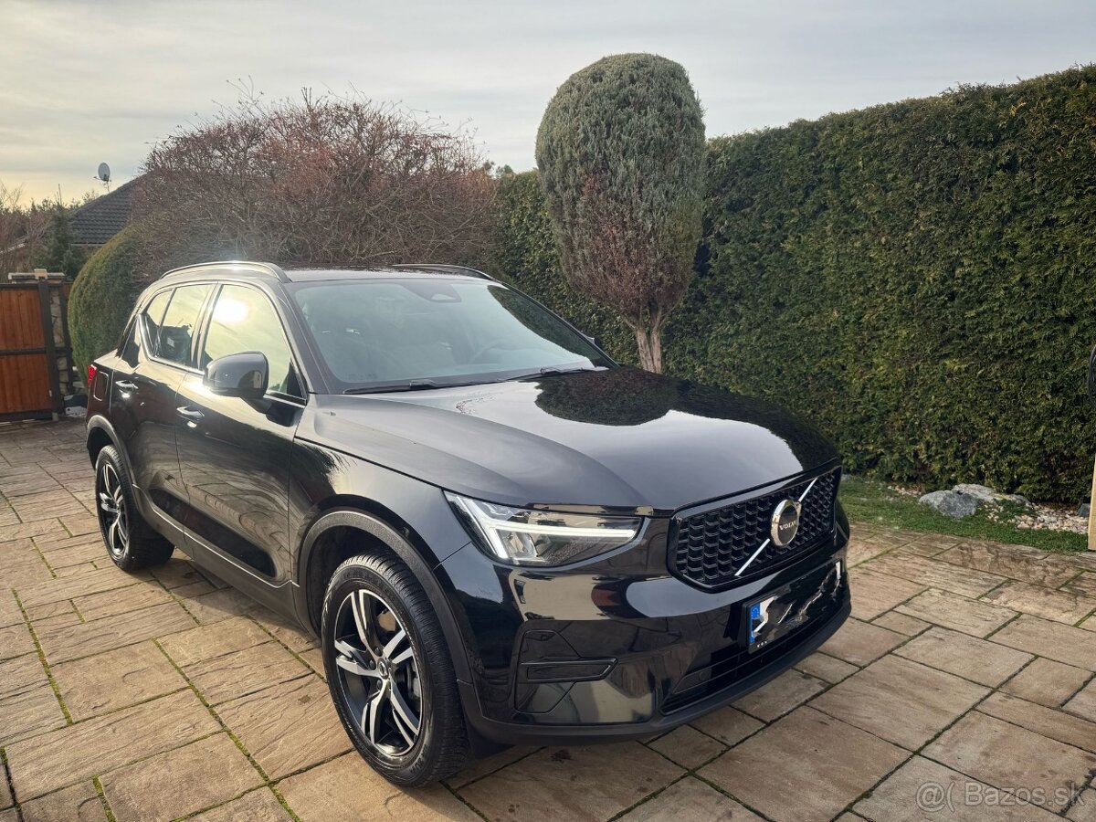 Volvo XC40, B3 AUT PLUS BLACK EDITION , DPH , 2/2026, 900km - 3