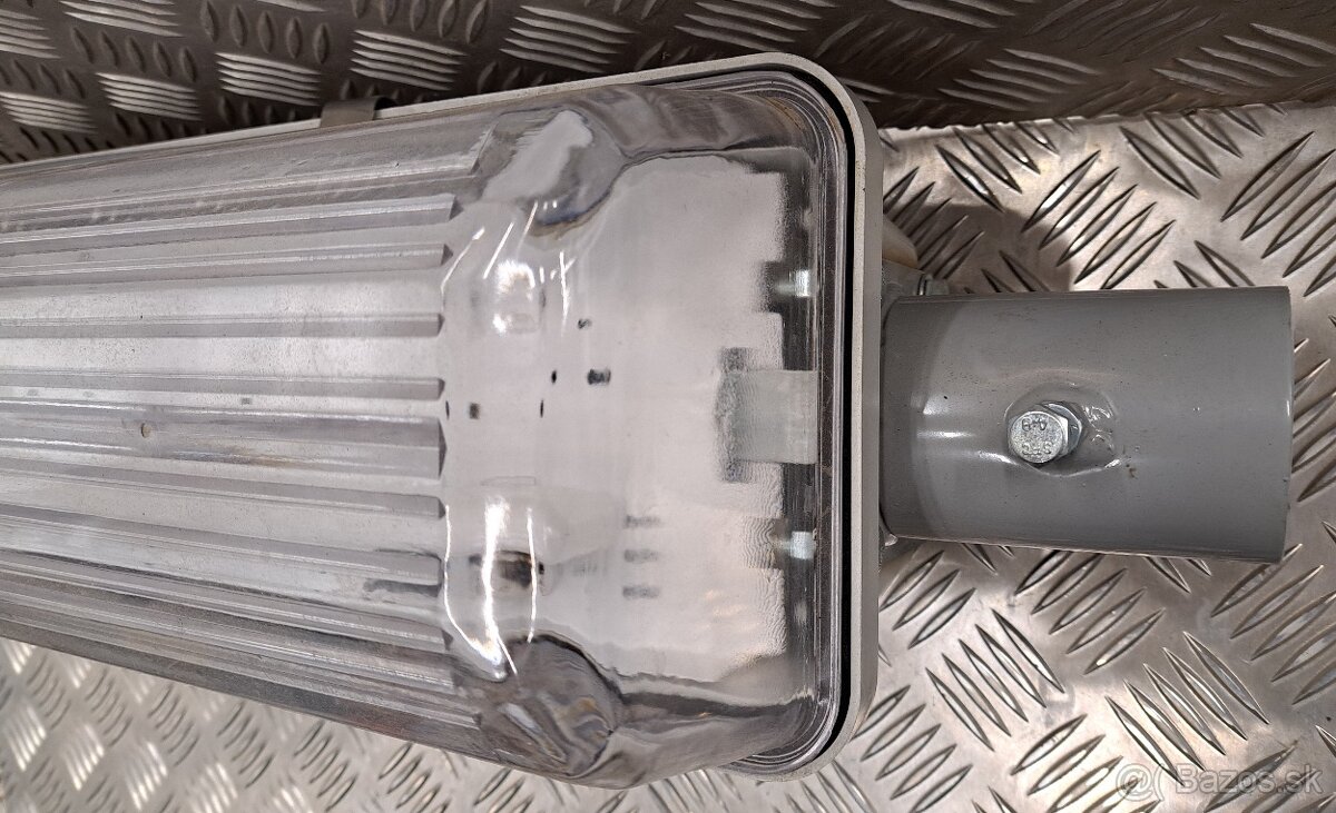 STLPOVÁ LAMPA 230V - 3