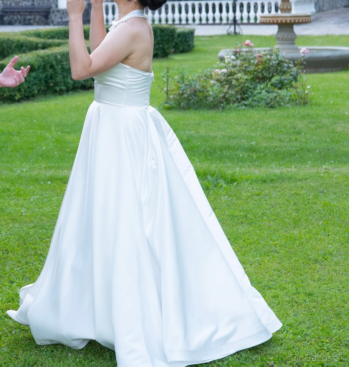 Predám elegantné saténové svadobné šaty - 3