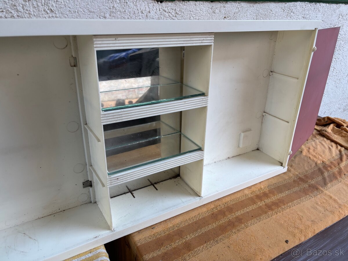 Biela plastová skrinka - 3