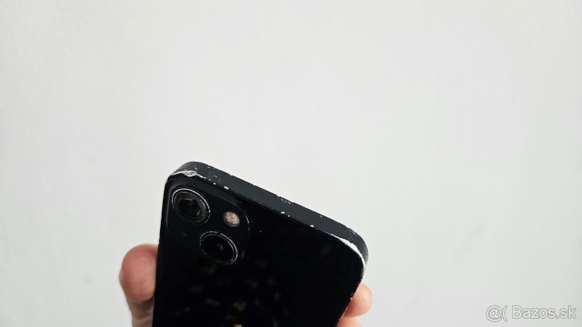 Škaredší Apple iPhone 13 tmavý 128GB - 3