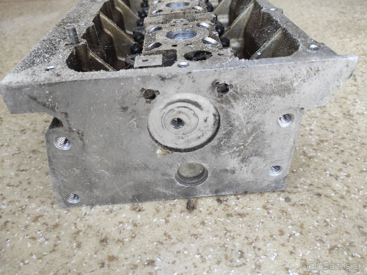Hlava ventilov, blok motora - 3
