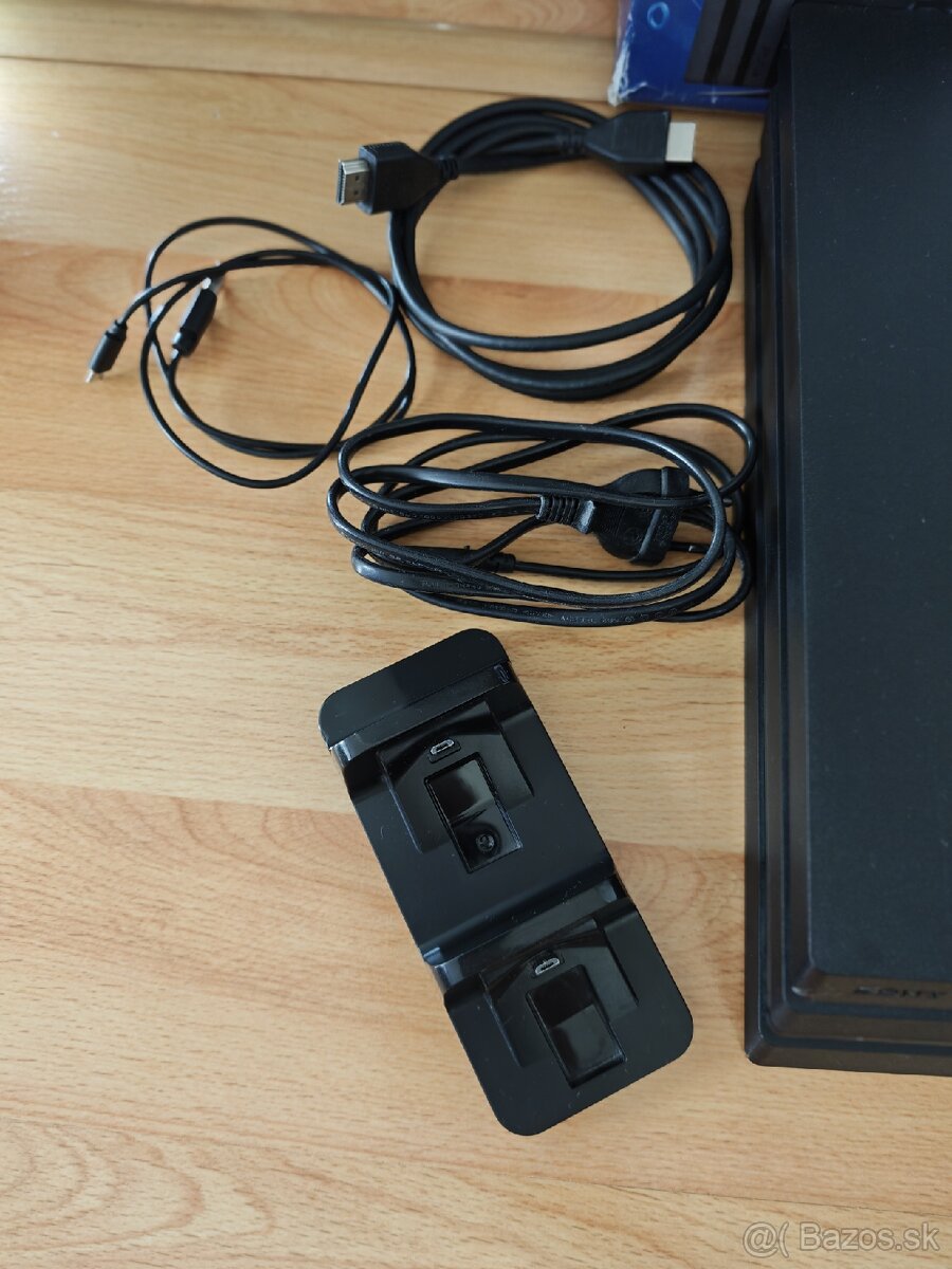 Predám Playstation 4 Pro 1Tb + 2x ovládač a hry - 3