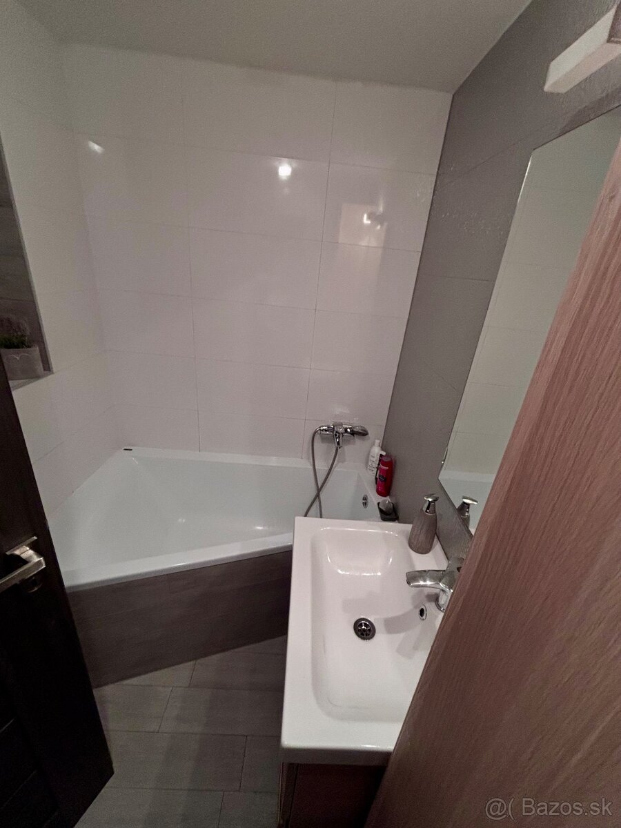 3 izbový kompletne zrekonštruovaný byt Valaská - 3