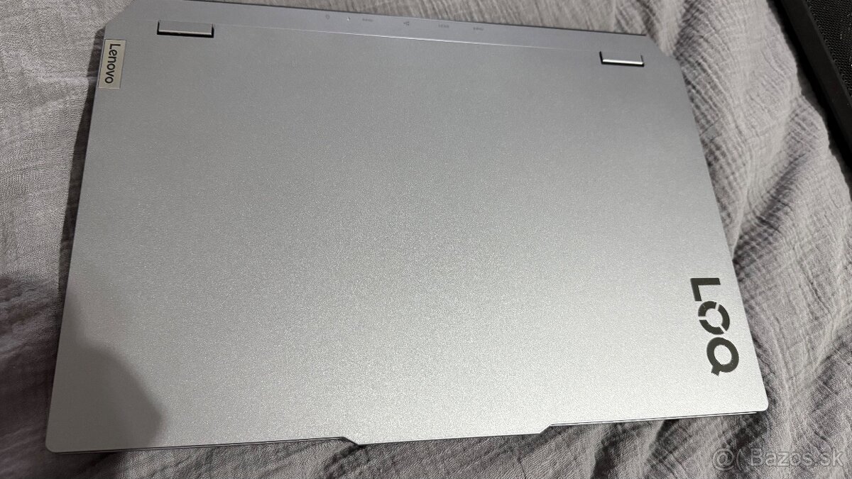 Herný notebook Lenovo LOQ 15IAX9 - 3