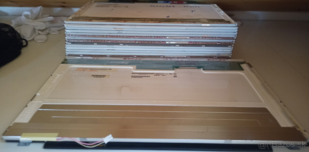 Displaye pre notebooky - 3