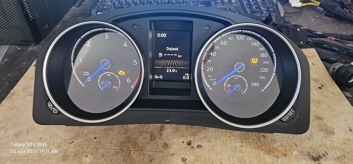 VW 3D budiky Touran 1T0 920 885 N - 3