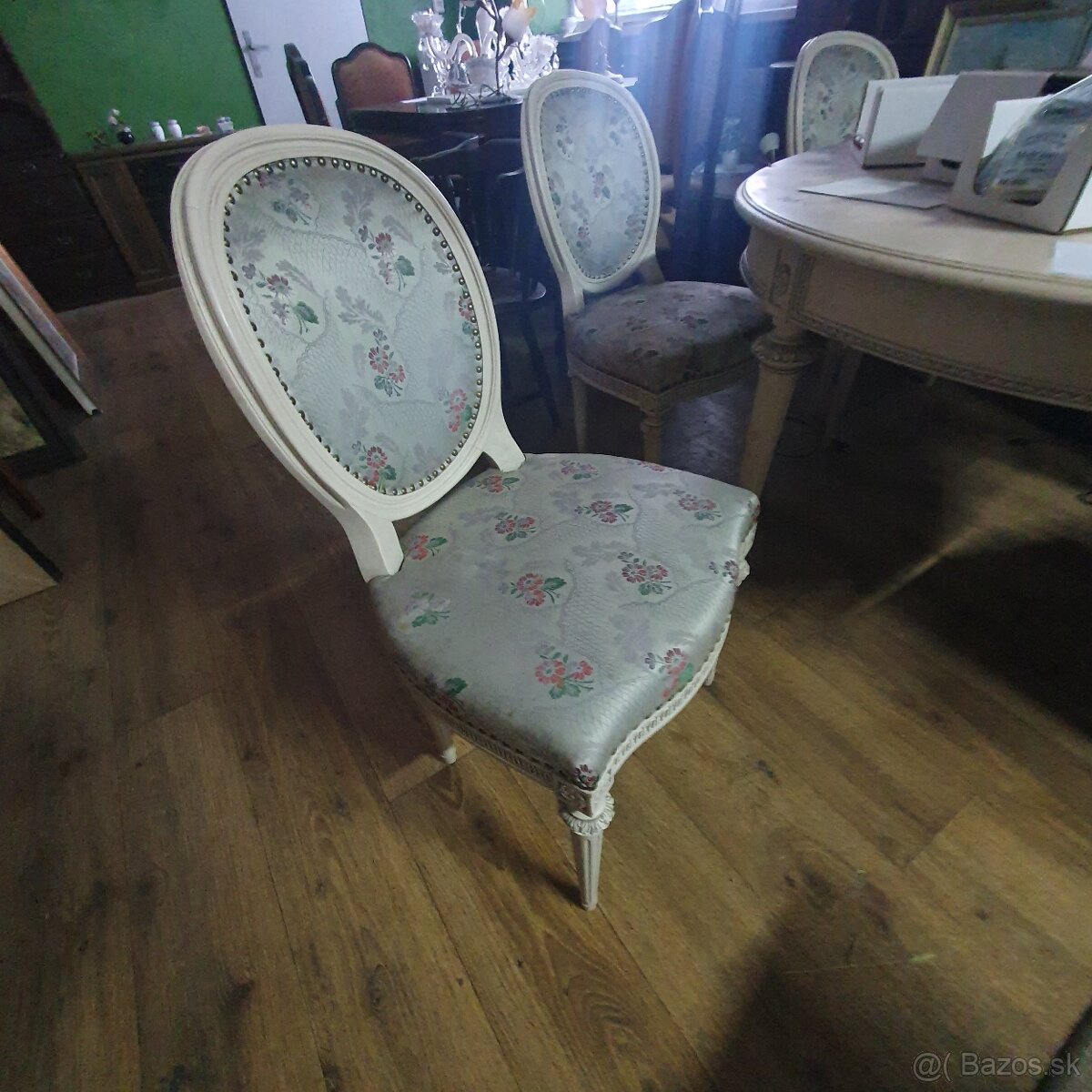 Predám atraktívny stôl a 4 stoličky - 3