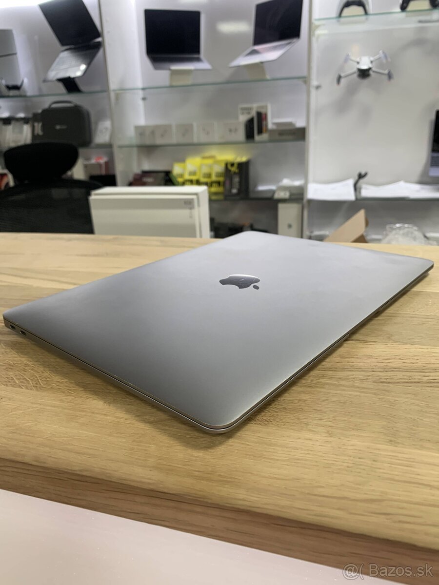 MacBook Air 13″ (2019) – i5 / 16 GB RAM / 256 GB - 3