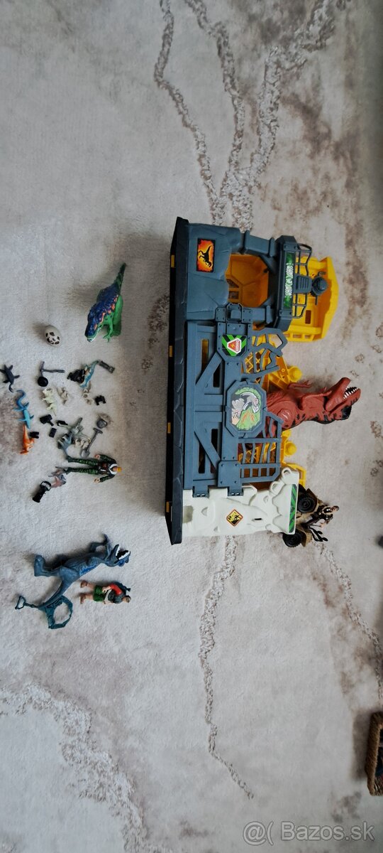 Dinosaury útek z laboratória sada plus jedna v cene - 3