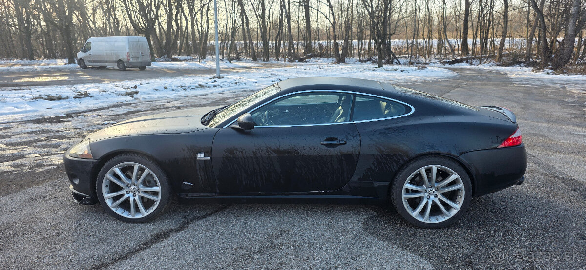 Jaguár XK 4.2 V8 - 3