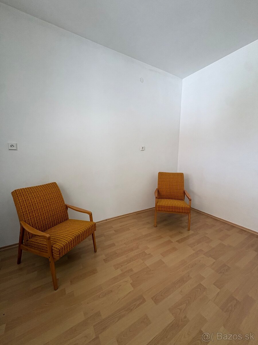 NA PREDAJ RODINNÝ DOM S MOŽNOSŤOU PRESTAVBY NA FIRMU - NITRA - 3
