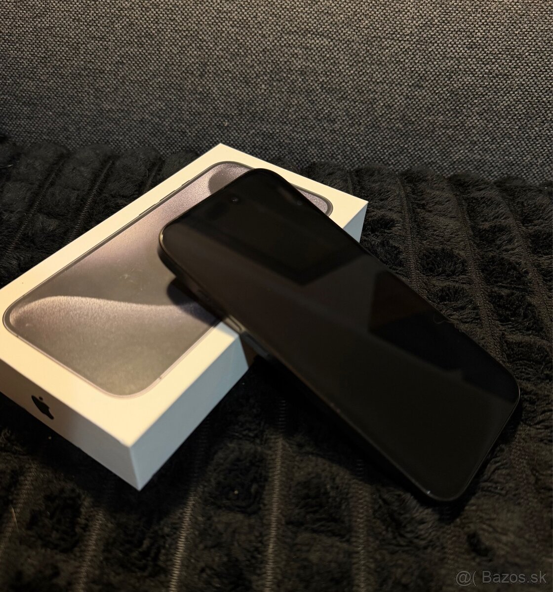 iPhone 15 Pro, Black Titanium - 3