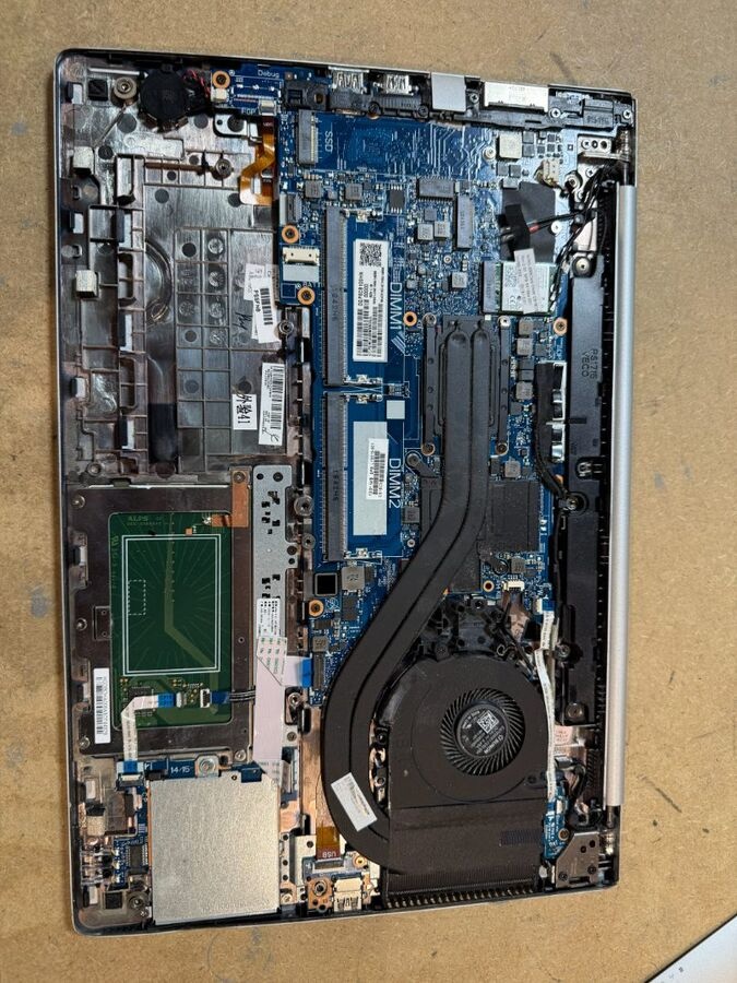HP EliteBook 850 G5 BIOS heslo, poškodený LCD - 3