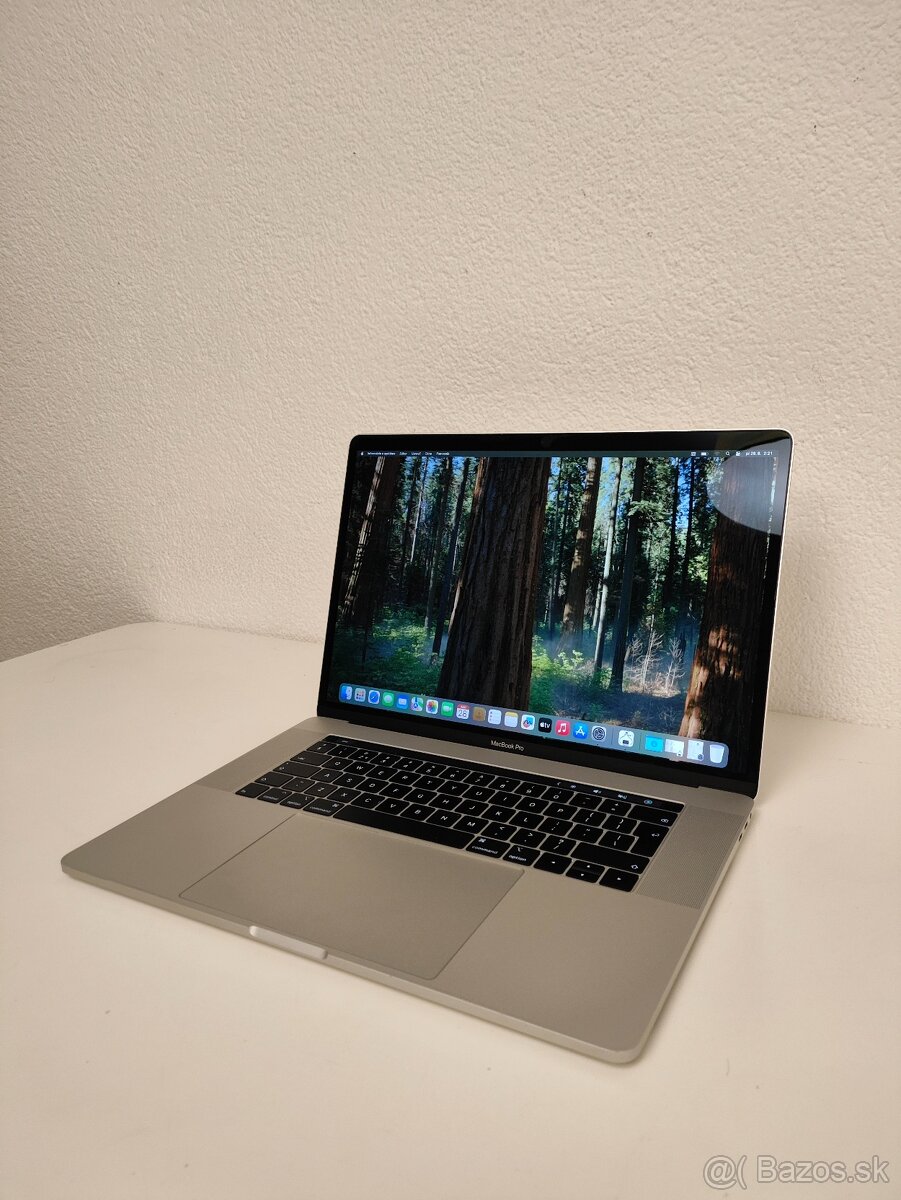 Apple MacBook Pro 15 (2018) | Intel Core i7 • 16 GB RAM • 25 - 3