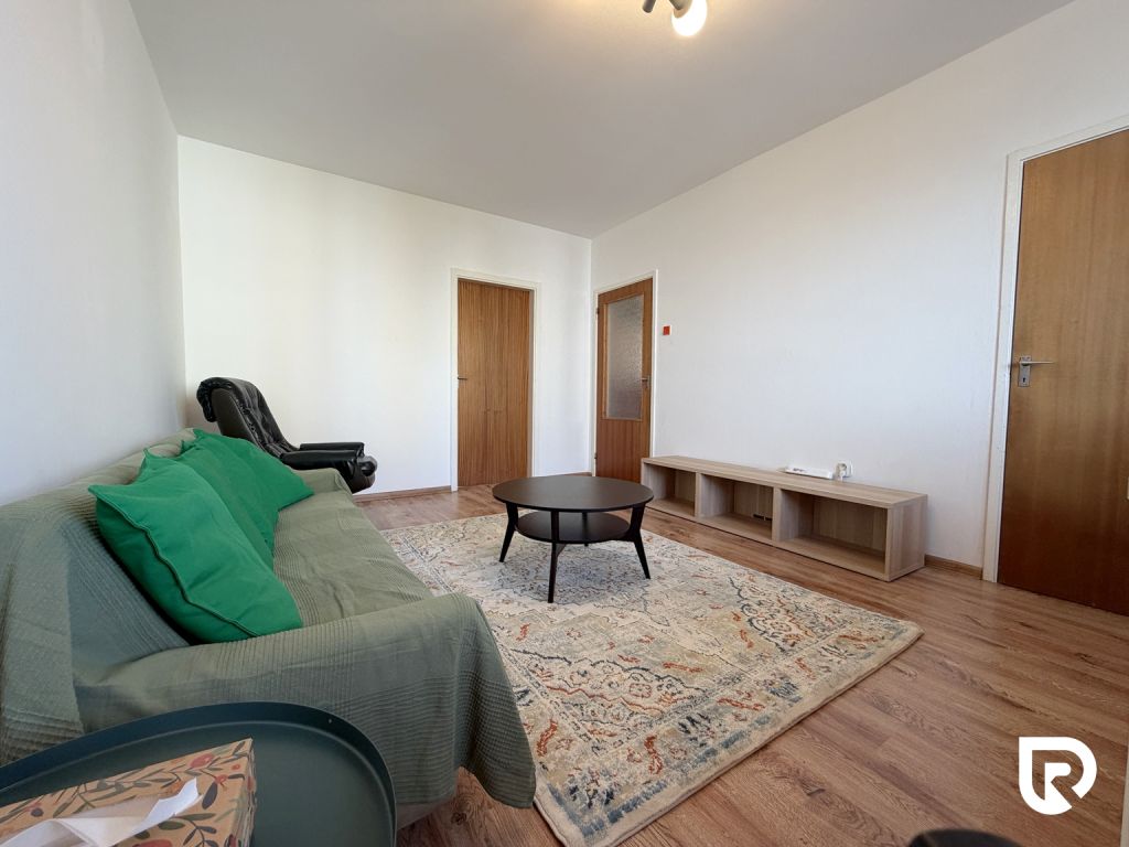 Priestranný 4‑izbový byt s balkónom v Dúbravke – foto 3