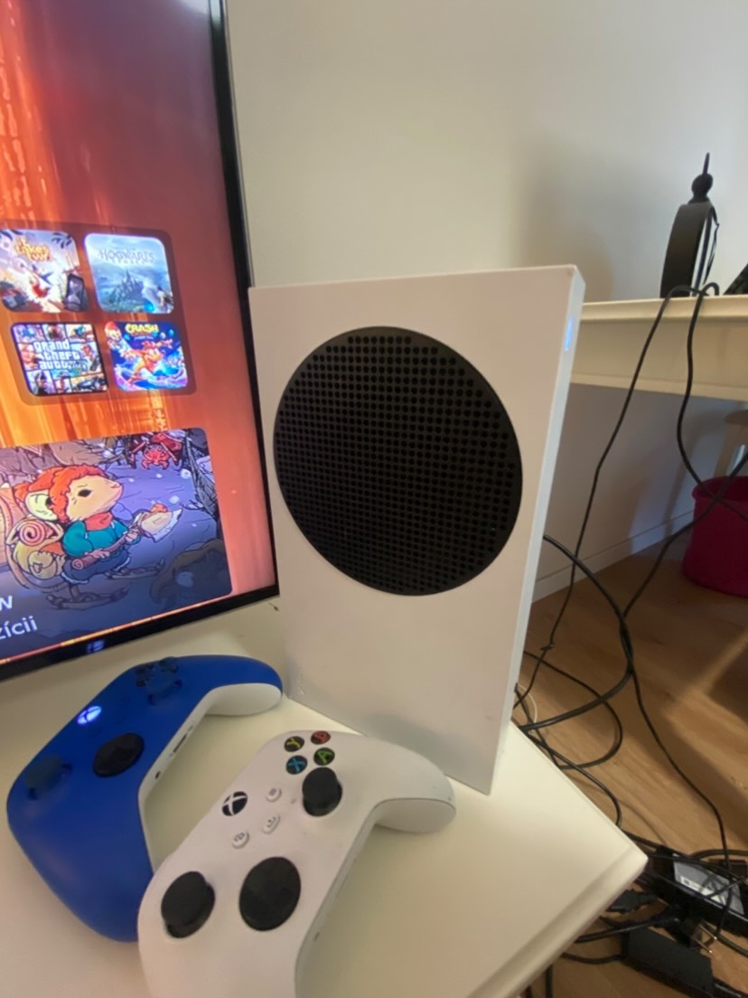 Xbox Series S 🎮 - 2x ovladač - 3